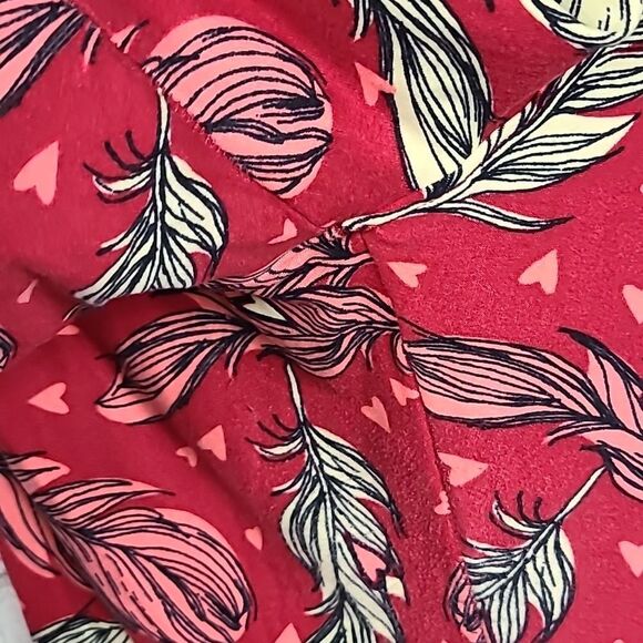 LuLaRoe TC (12-22) Red Feathers Butter Soft Legging Heart Love Plus Size Stretch - Picture 5 of 8